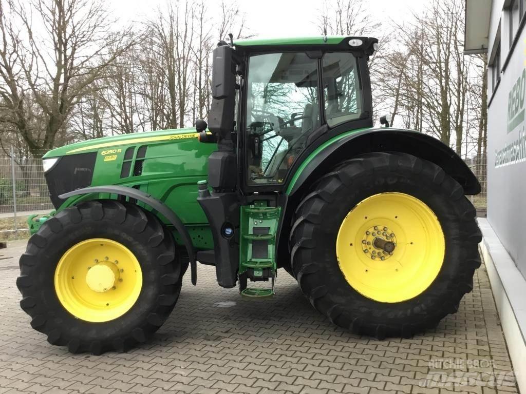 John Deere 6250R トラクター