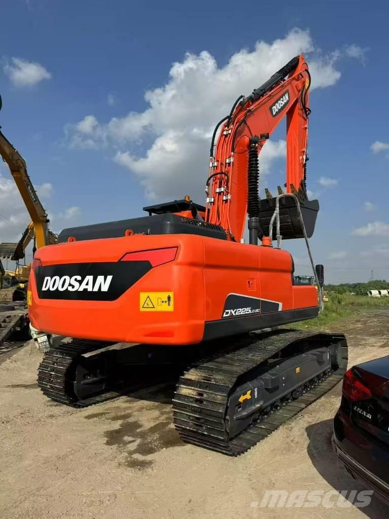 Doosan 225 LC-9C 大型油圧ショベル12t以上（パワーショベル・ユンボ）
