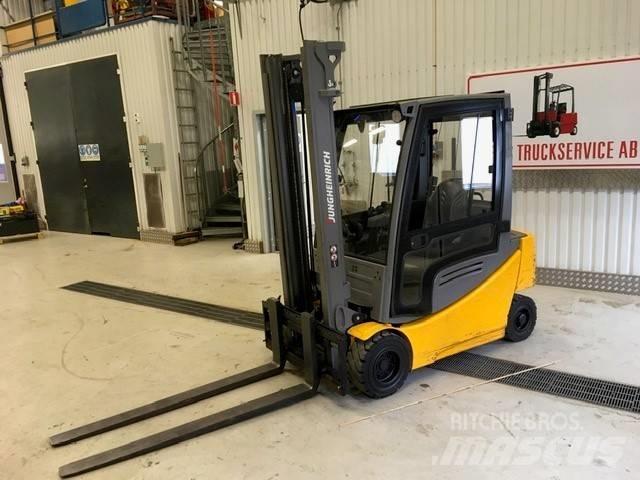 Jungheinrich EFG 320 バッテリーフォークリフト