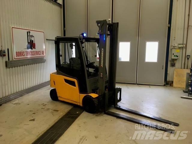 Jungheinrich EFG 320 バッテリーフォークリフト