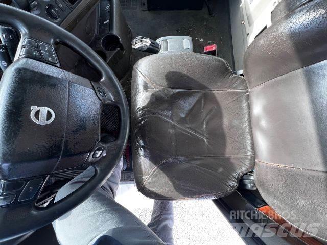 Volvo VNM キャブ付きシャーシ