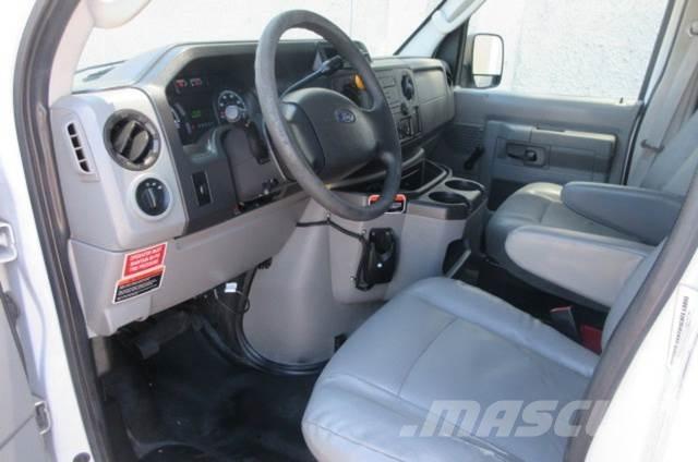 Ford E350 レッカー車