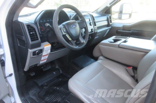 Ford F550 レッカー車