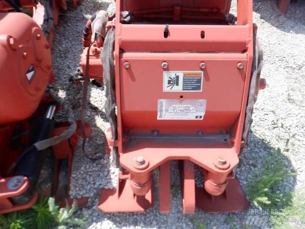 Ditch Witch M530 プラウ