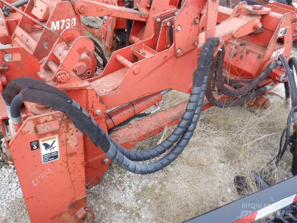 Ditch Witch M730 プラウ