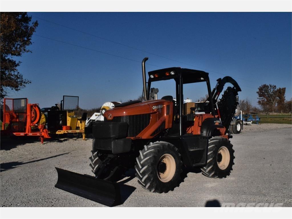 Ditch Witch RT100 トレンチャー