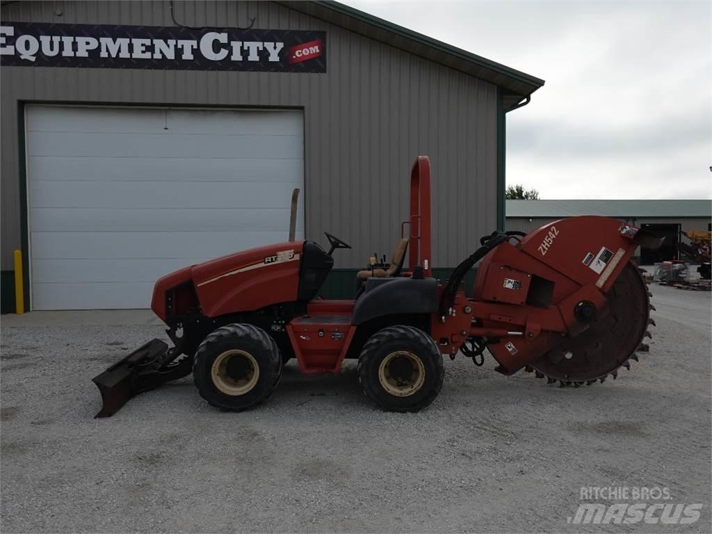Ditch Witch RT55 岩・コンクリートソー