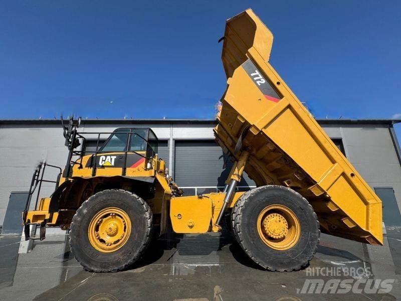 CAT 772 リジットフレーム式ダンプトラック