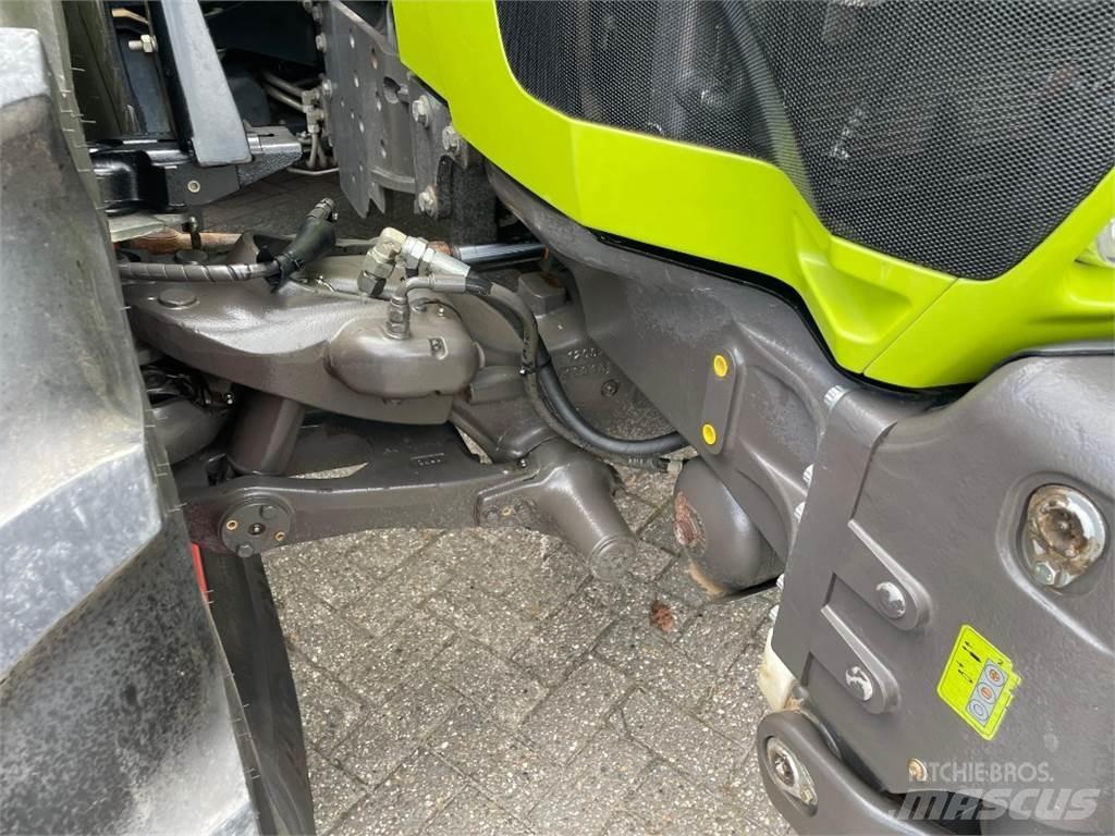 CLAAS Arion 650 トラクター