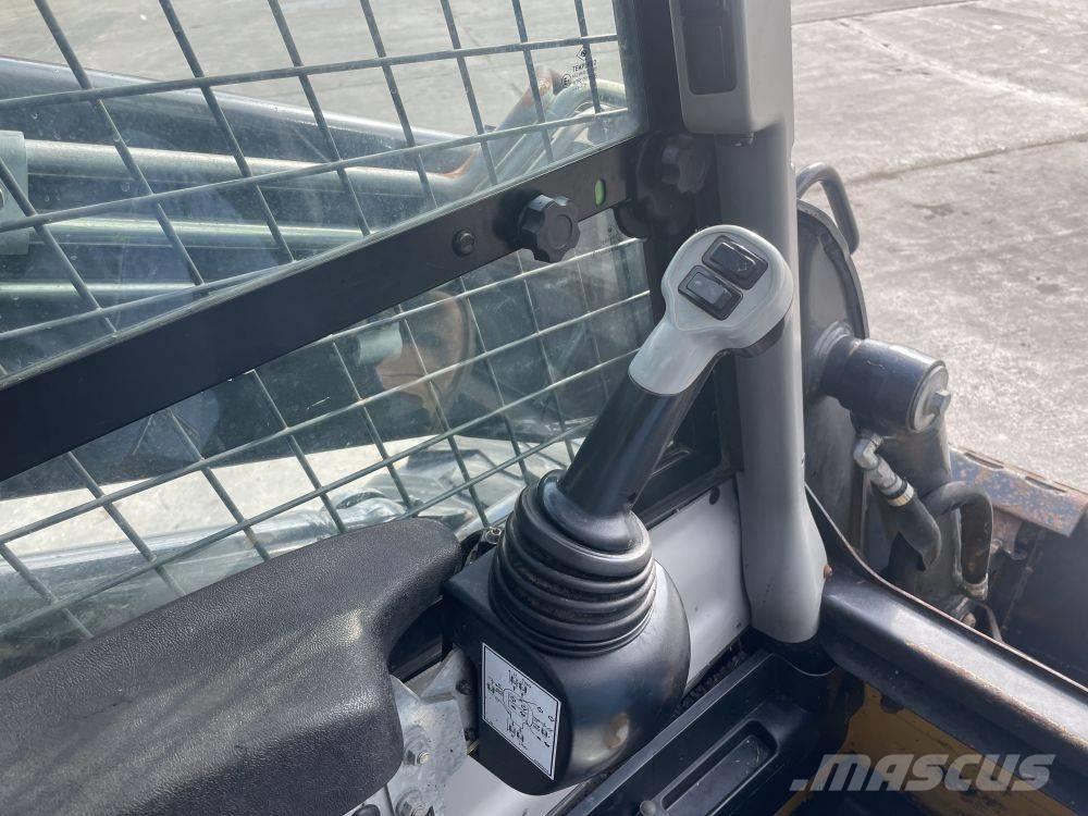 New Holland L 234 スキッドステアローダー