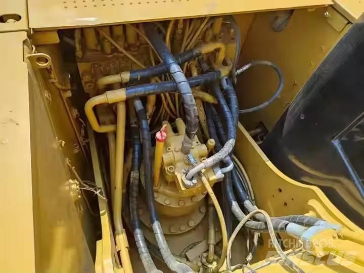 CAT CAT323D2L 大型油圧ショベル12t以上（パワーショベル・ユンボ）