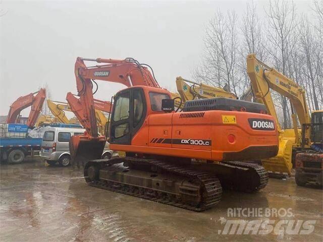 Doosan DX 300 大型油圧ショベル12t以上（パワーショベル・ユンボ）