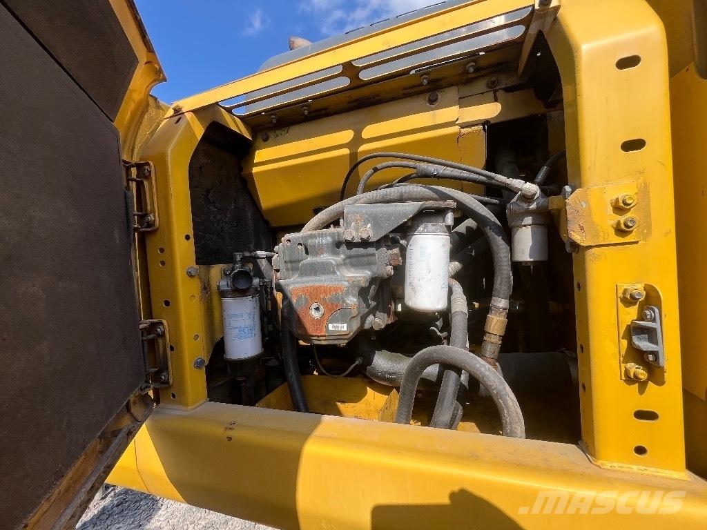 Komatsu Pc240-7 大型油圧ショベル12t以上（パワーショベル・ユンボ）