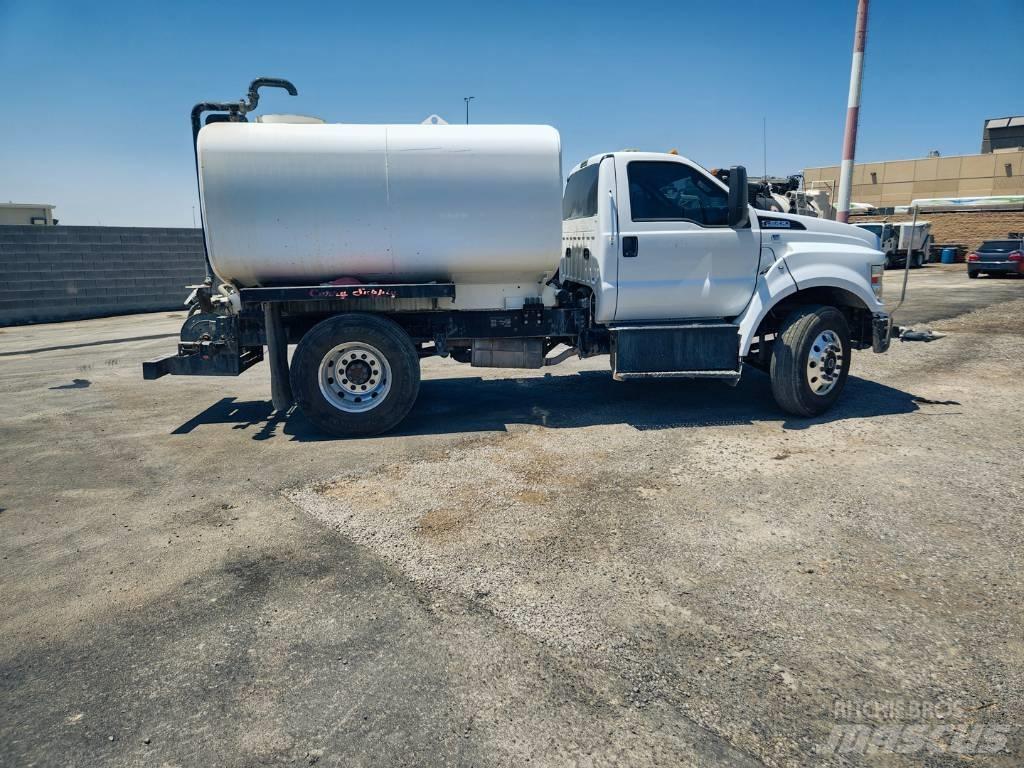 Ford F 650 SD 給水車