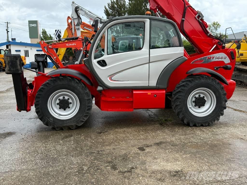 Manitou MT 1440 テレスコーピックハンドラー