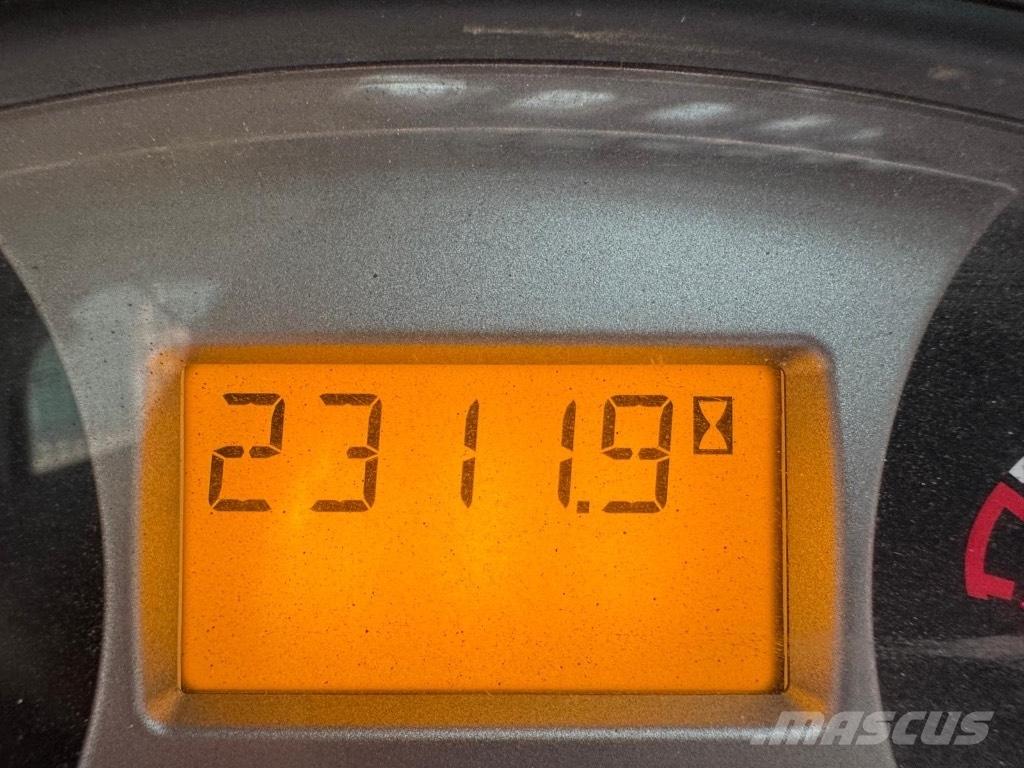 Bobcat S100 スキッドステアローダー