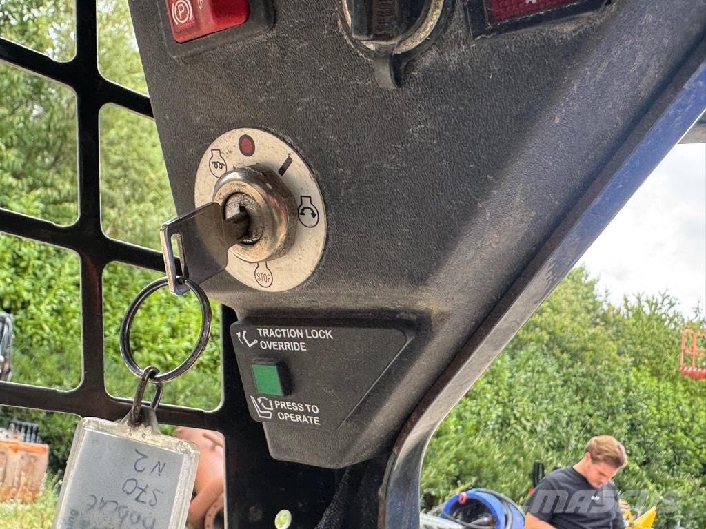 Bobcat S 70 スキッドステアローダー