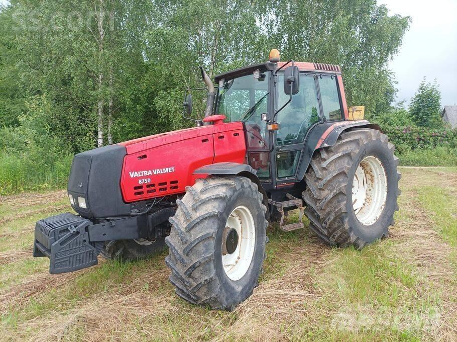 Valtra Valmet 8750 トラクター
