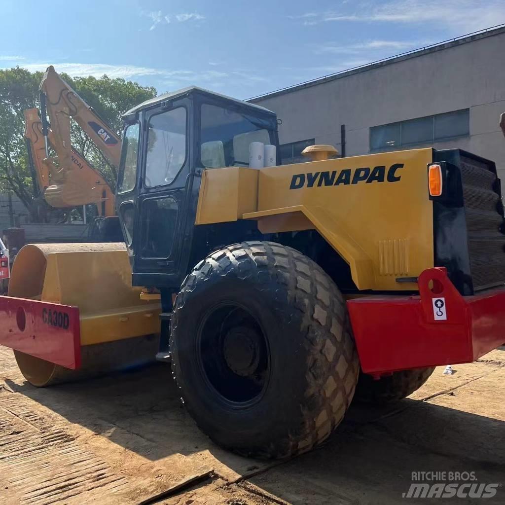 Dynapac CA 30 D 振動ローラ