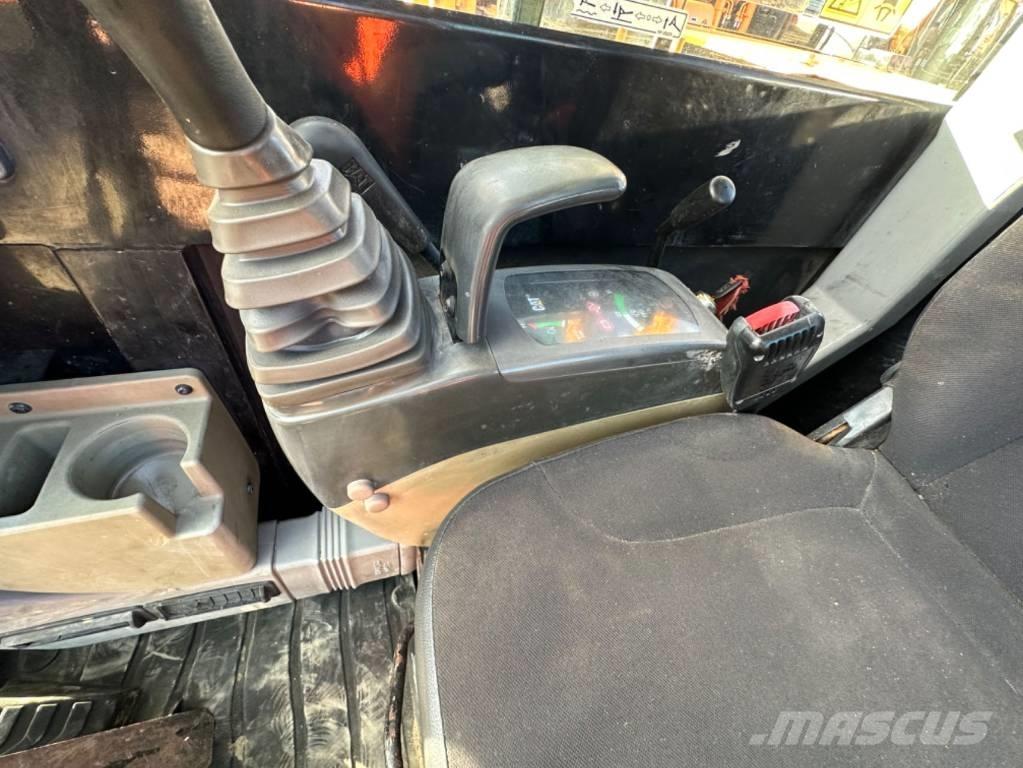 CAT 305.5E2 ミニ油圧ショベル 7t以下（ミニユンボ・ミニディガー）