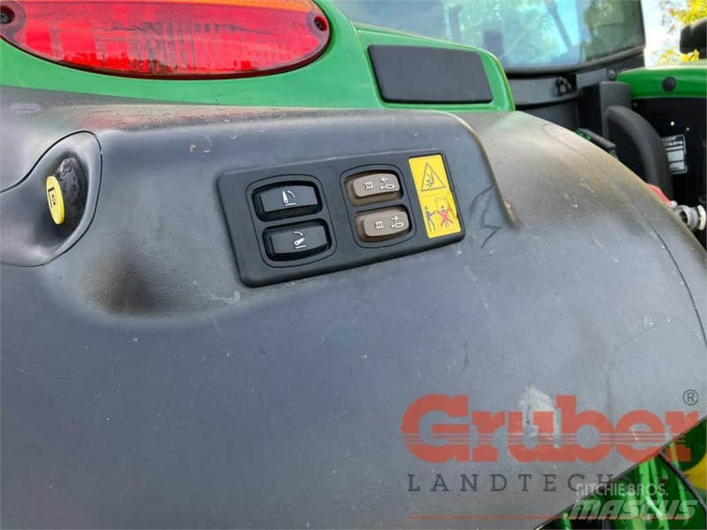 John Deere 6130 R トラクター