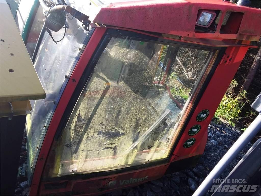 Valmet 941 キャビン及び内装