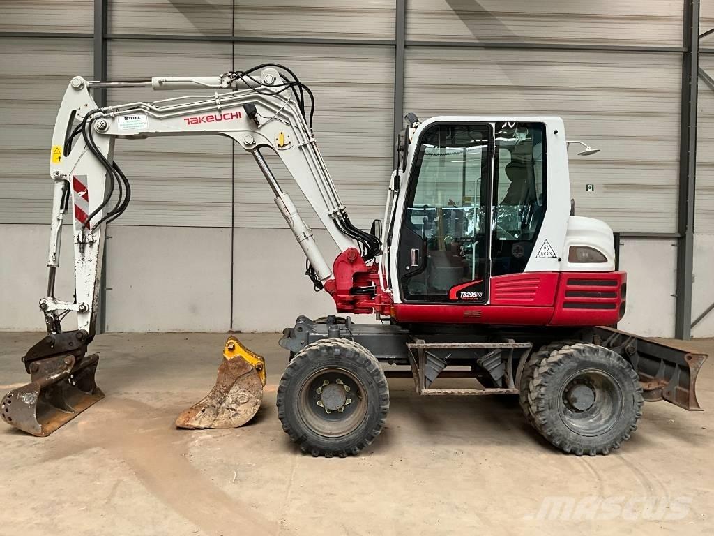 Takeuchi TB 295 W ホイール式油圧ショベル（パワーショベル・ユンボ・バックホー）