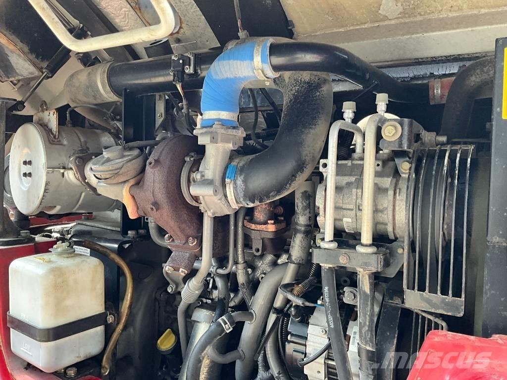 Takeuchi TB 295 W ホイール式油圧ショベル（パワーショベル・ユンボ・バックホー）