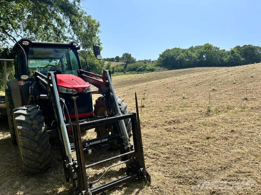 Massey Ferguson 5710 トラクター