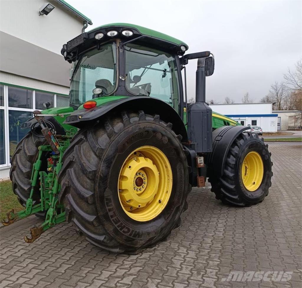 John Deere 8360 R トラクター