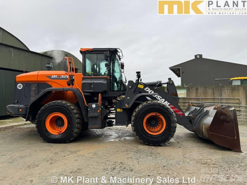 Doosan DL 320-7 ホイールローダー・タイヤショベル