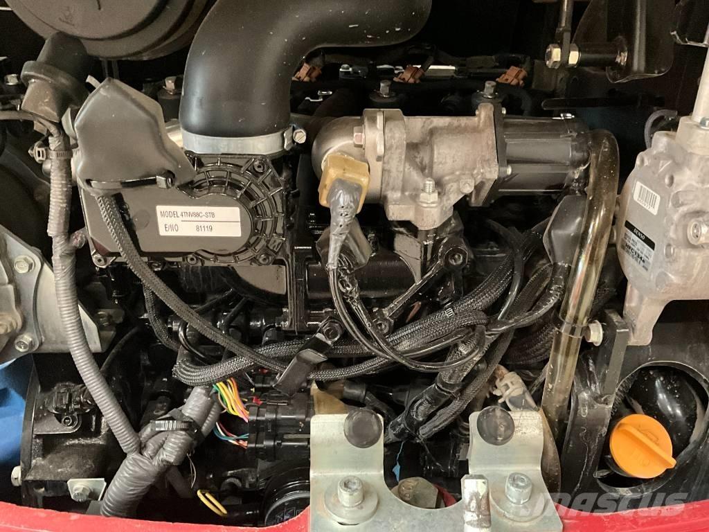 Takeuchi TB 240 ミニ油圧ショベル 7t以下（ミニユンボ・ミニディガー）