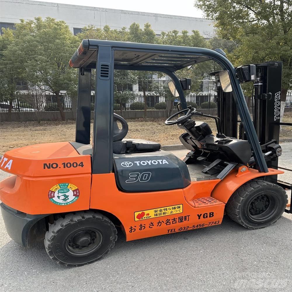 Toyota 02-7 FD F 30 ディーゼル・軽油