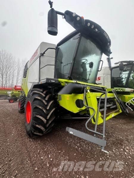 CLAAS TRION 750 コンバイン