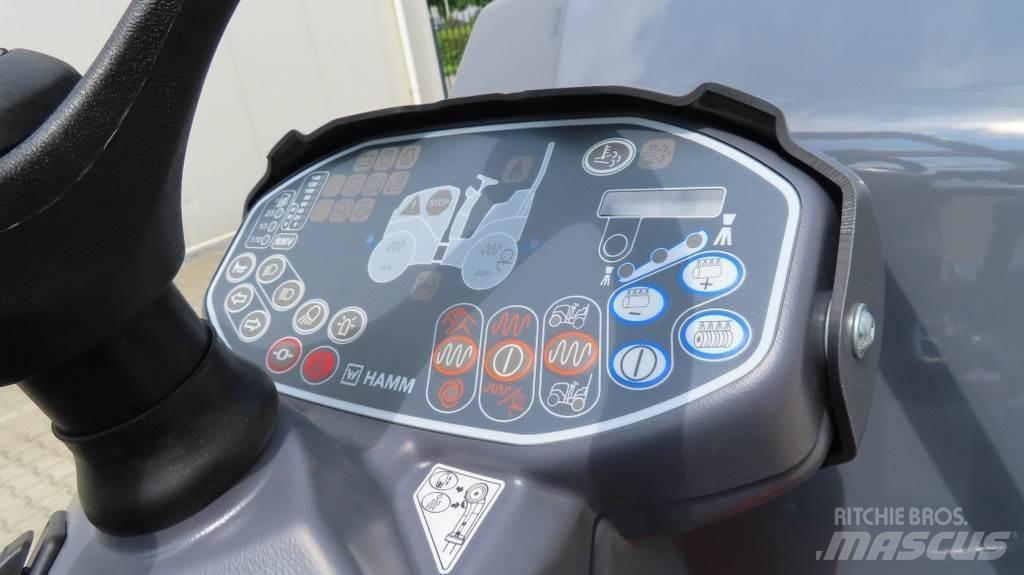 Hamm HD 13i VV タンデムローラ