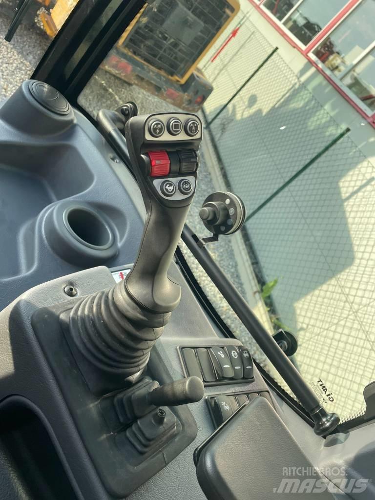 GiANT G 5000 TELE 多目的ローダー