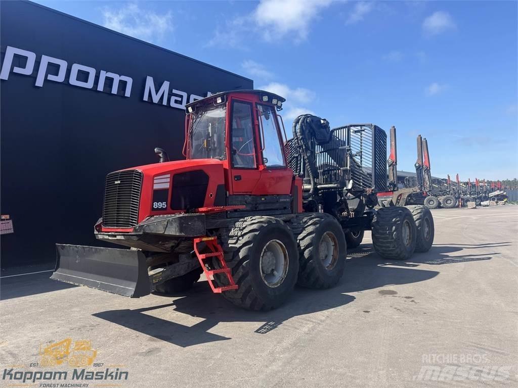 Komatsu 895 フォワーダー