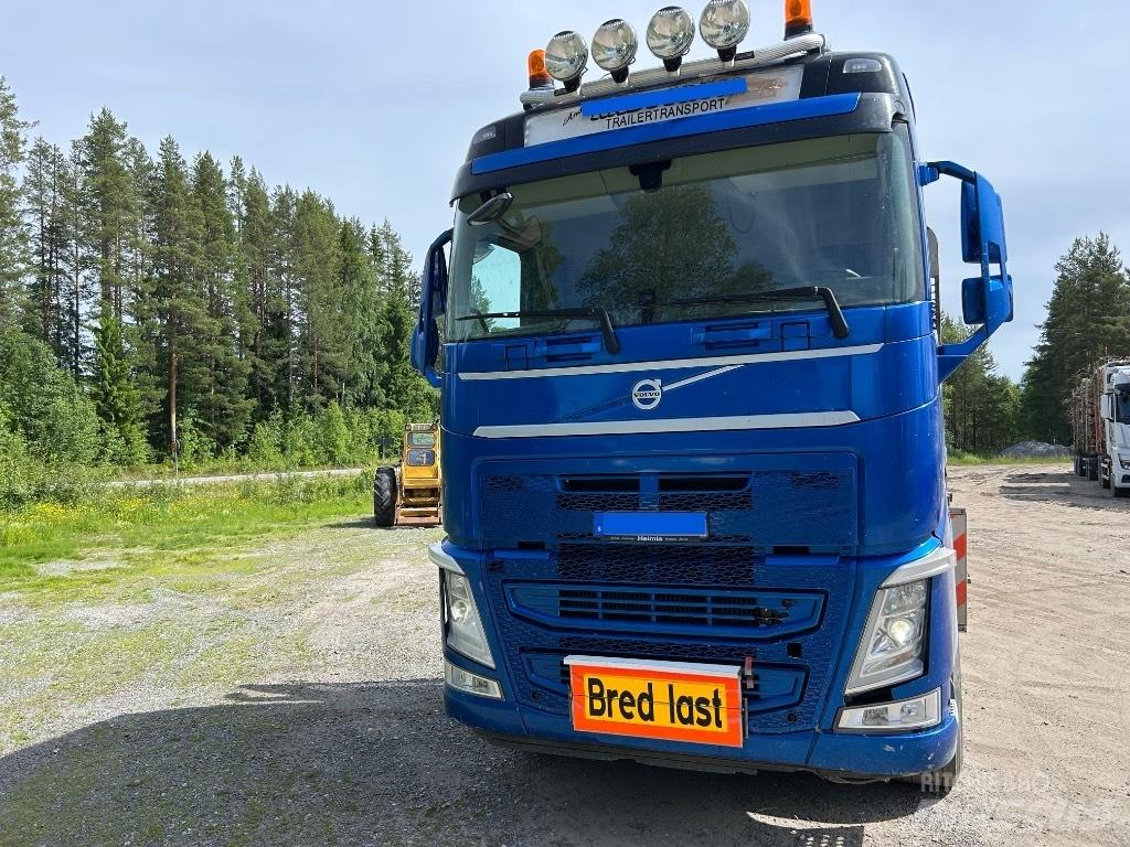 Volvo FH 500 林業機械輸送トラック