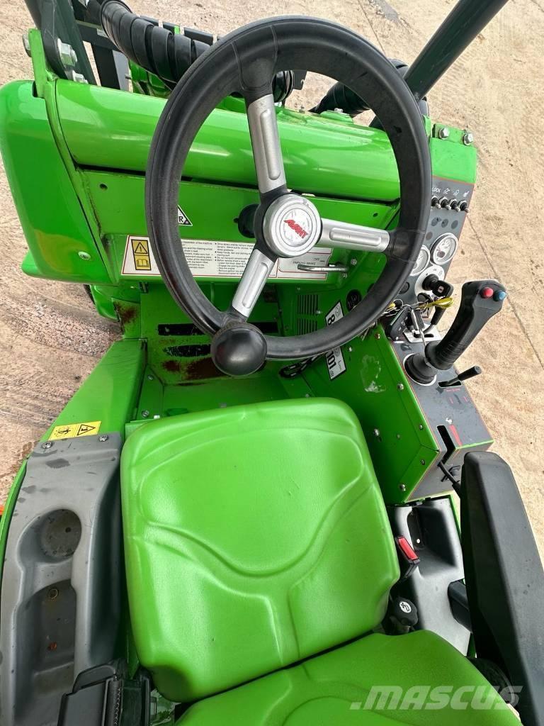 Avant 423 多目的ローダー