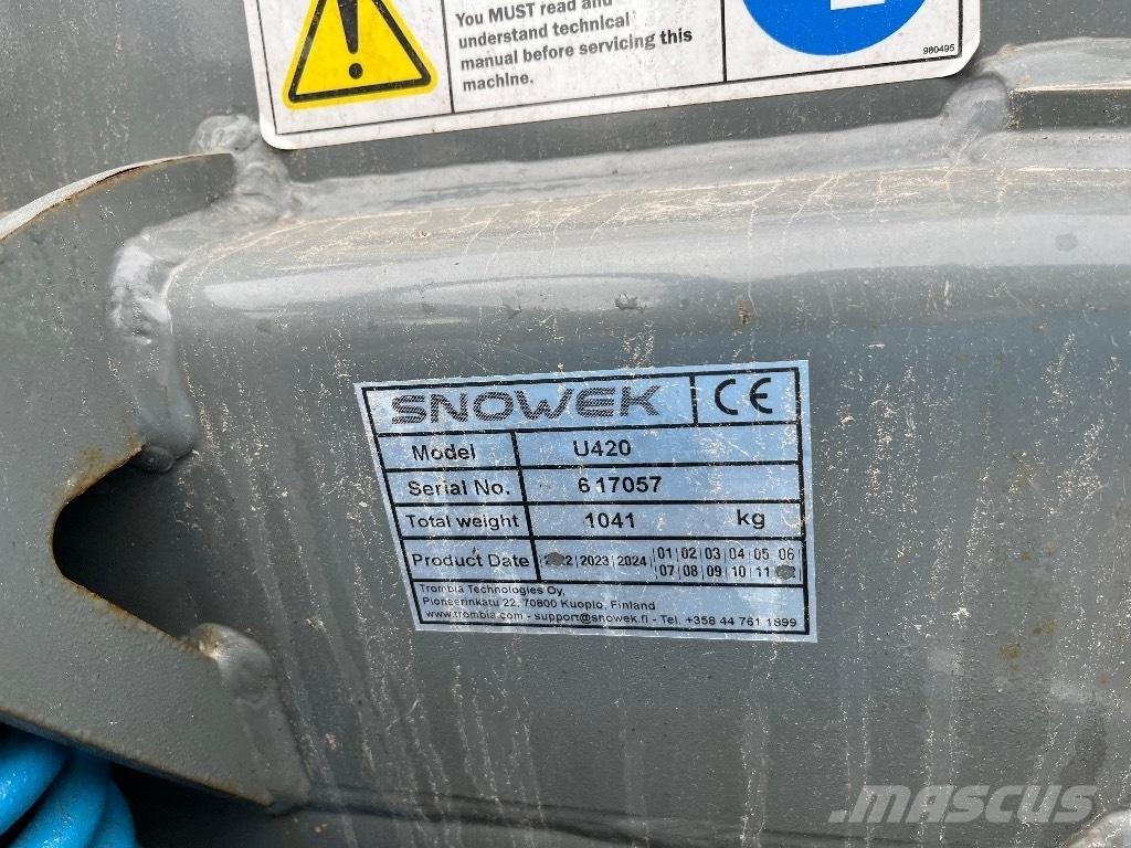 Snowek U420 スノーブレードとプラウ
