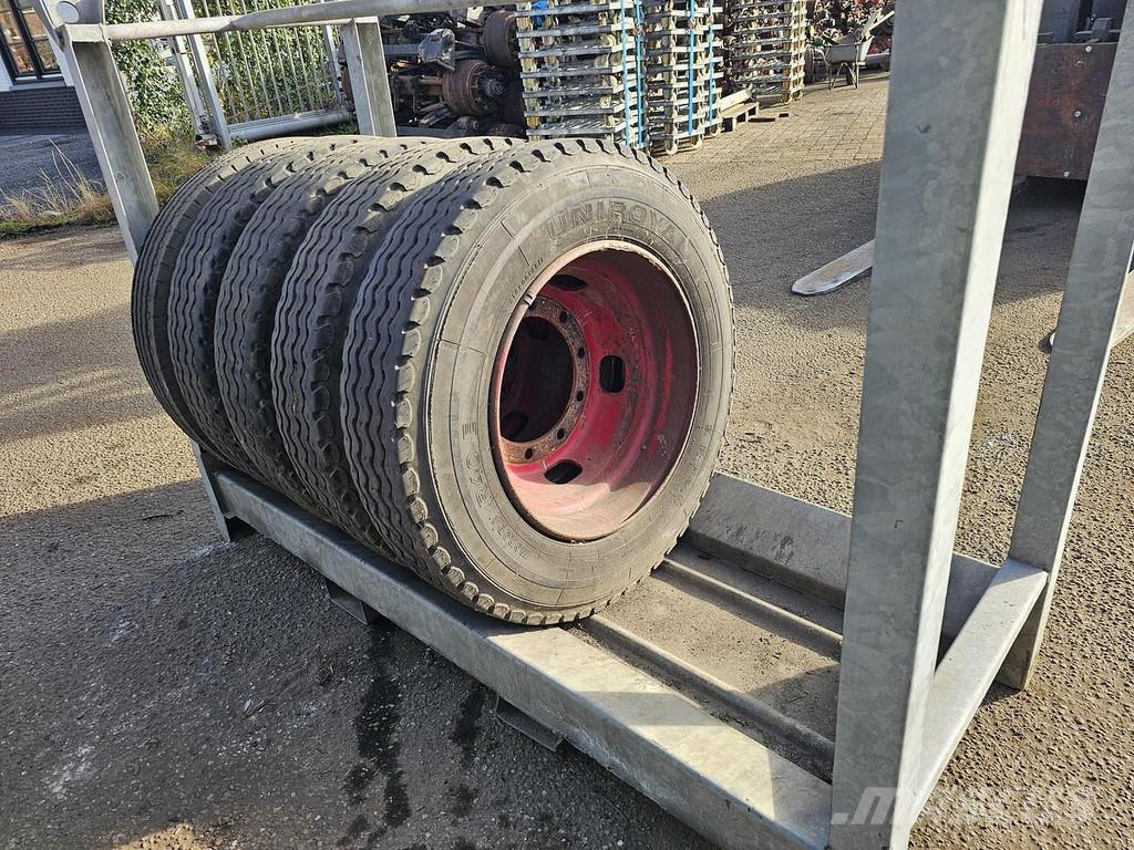 Uniroyal ENERGY カーテンサイダートレーラー