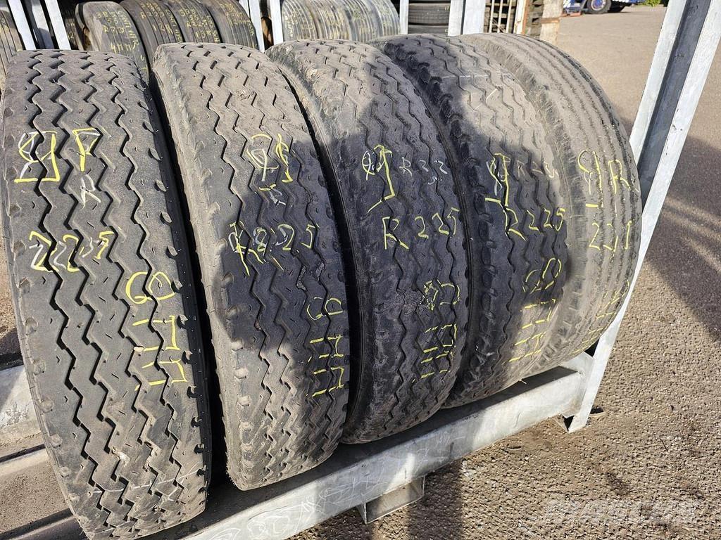 Uniroyal ENERGY カーテンサイダートレーラー