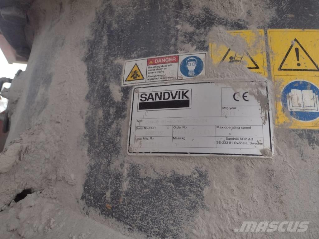 Sandvik UH 450 E 自走式クラッシャー