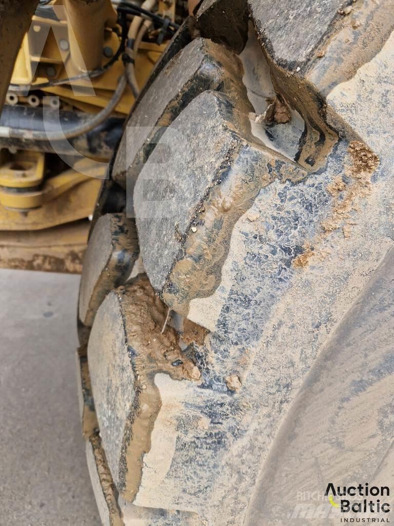 CAT 735C アーティキュレート式ダンプトラック