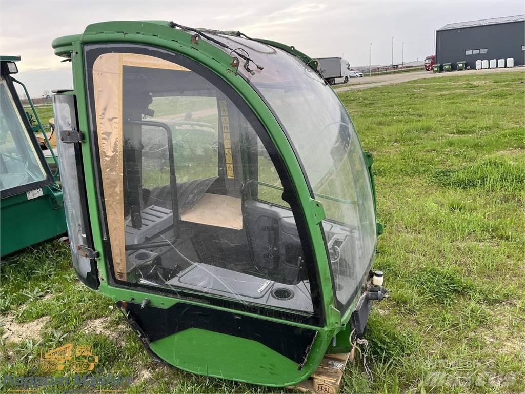 John Deere 1470E キャビン及び内装