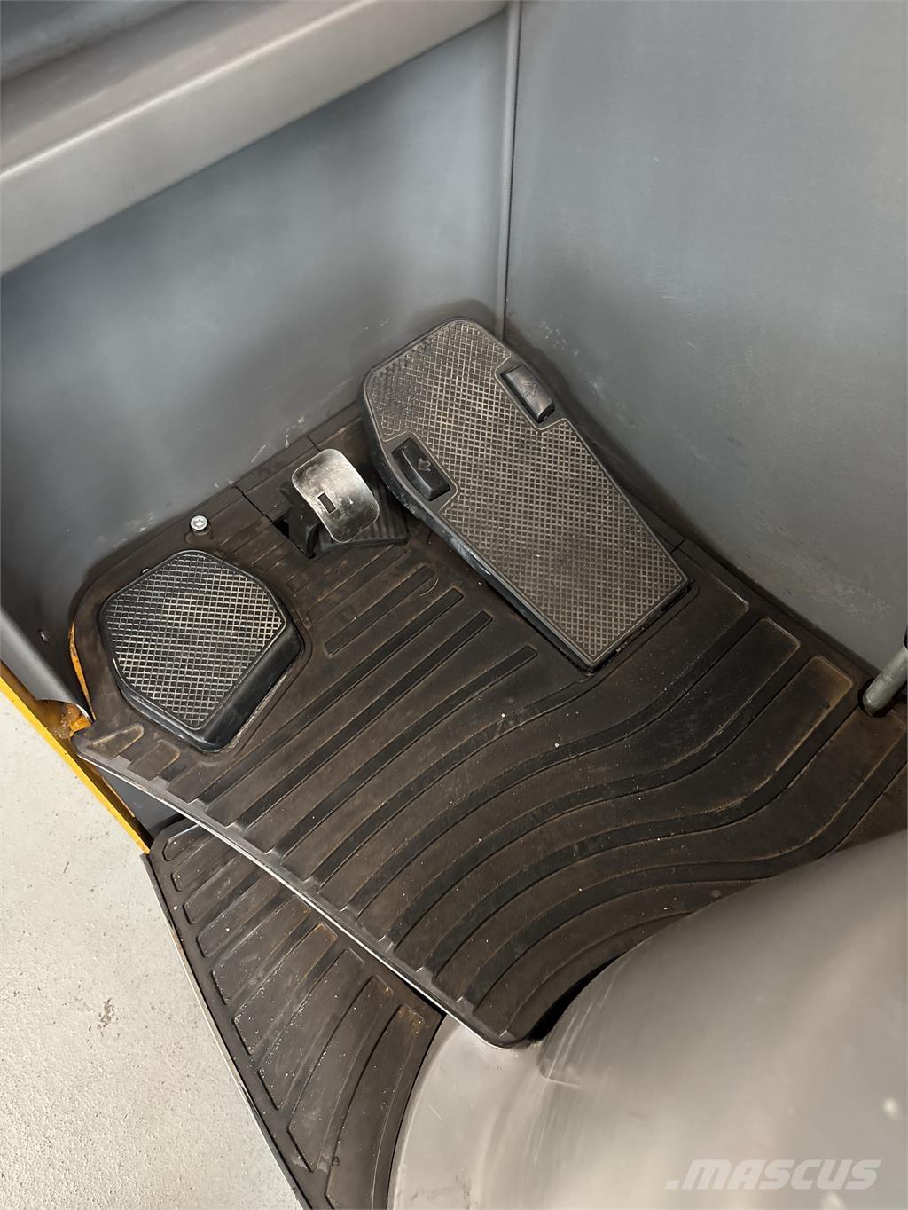 Atlet UMS200 リーチフォークリフト