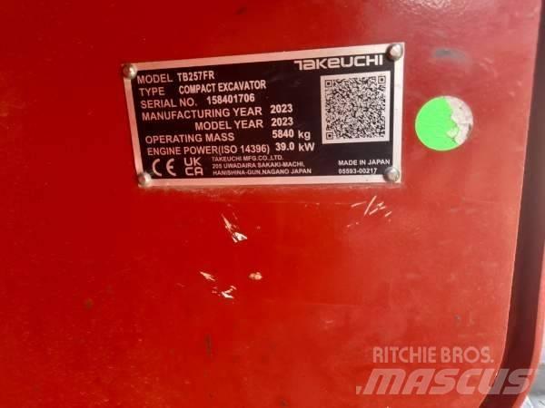 Takeuchi TB 257 FR ミニ油圧ショベル 7t以下（ミニユンボ・ミニディガー）