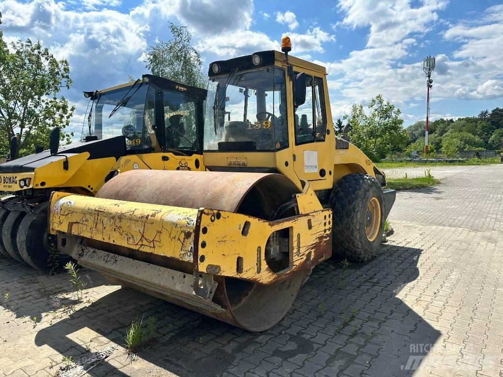 Bomag BW 211 D-4 振動ローラ