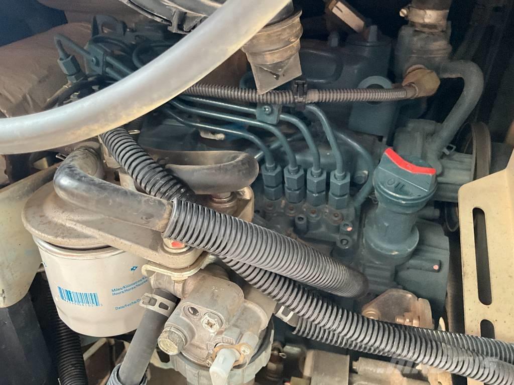 Yanmar 4TNV98 エンジン