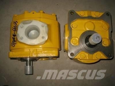 Komatsu D85A-18 pump 油圧機